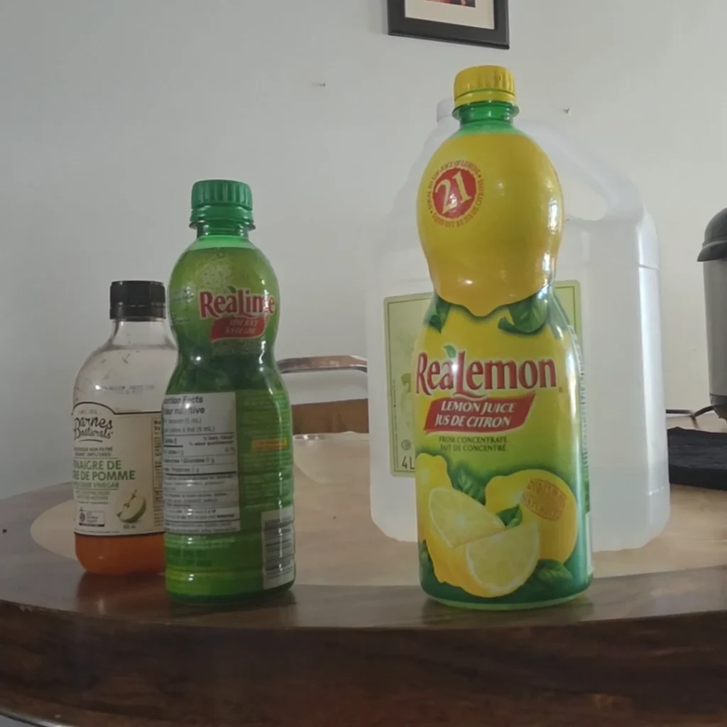 Bottled lem, lin cider vinegara snd white vinegar